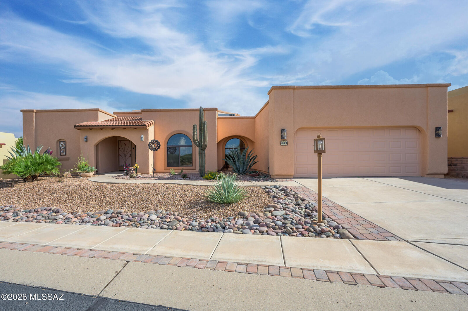 Property Photo:  889 W Camino Tierra Libre  AZ 85614 