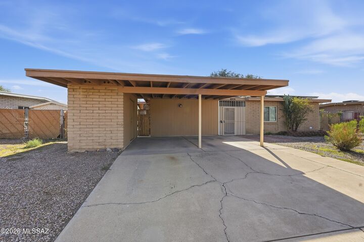 Property Photo: 6916 N Galaxy Place AZ 85741