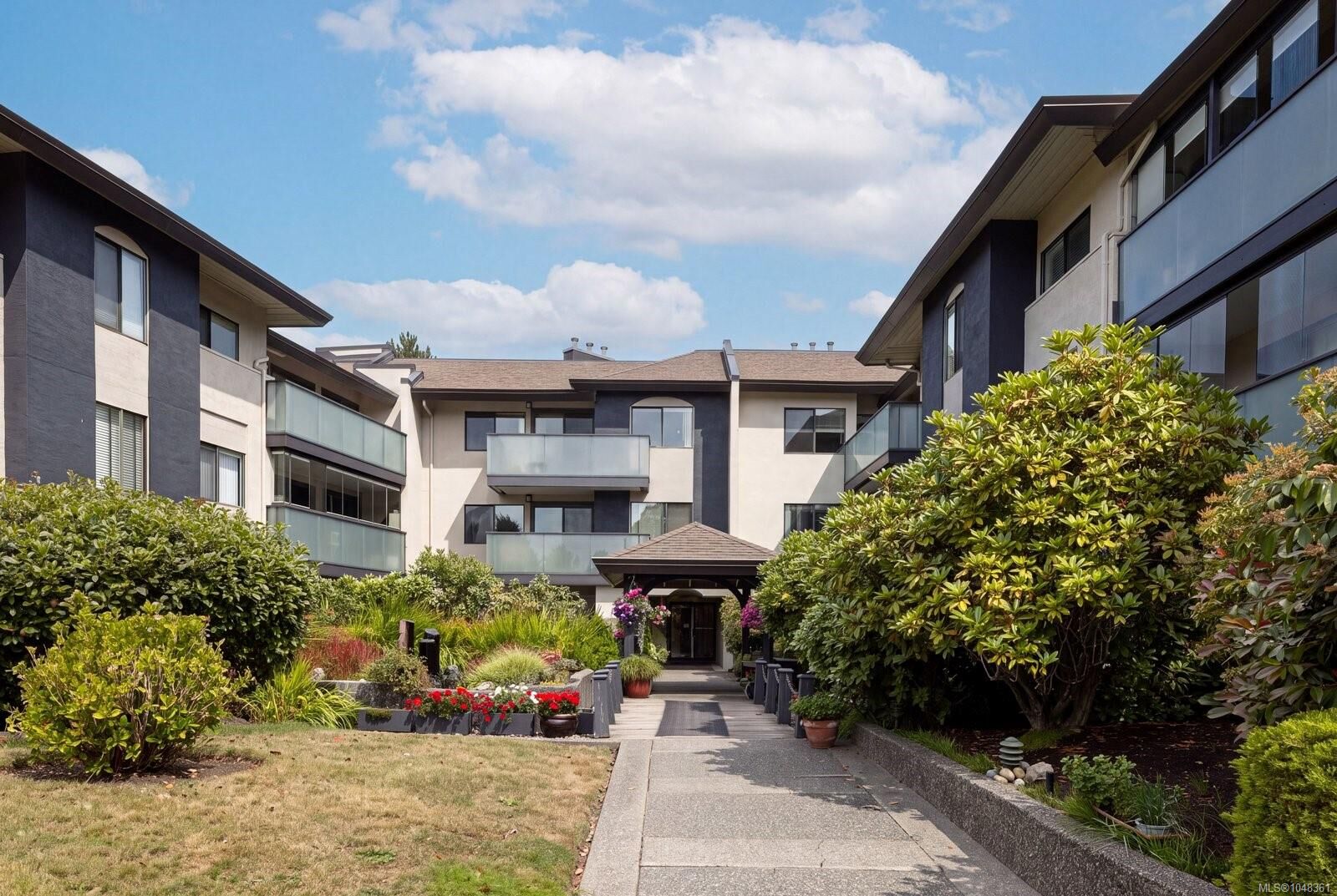 Property Photo:  3900 Shelbourne St #304  BC V8P 4H8 
