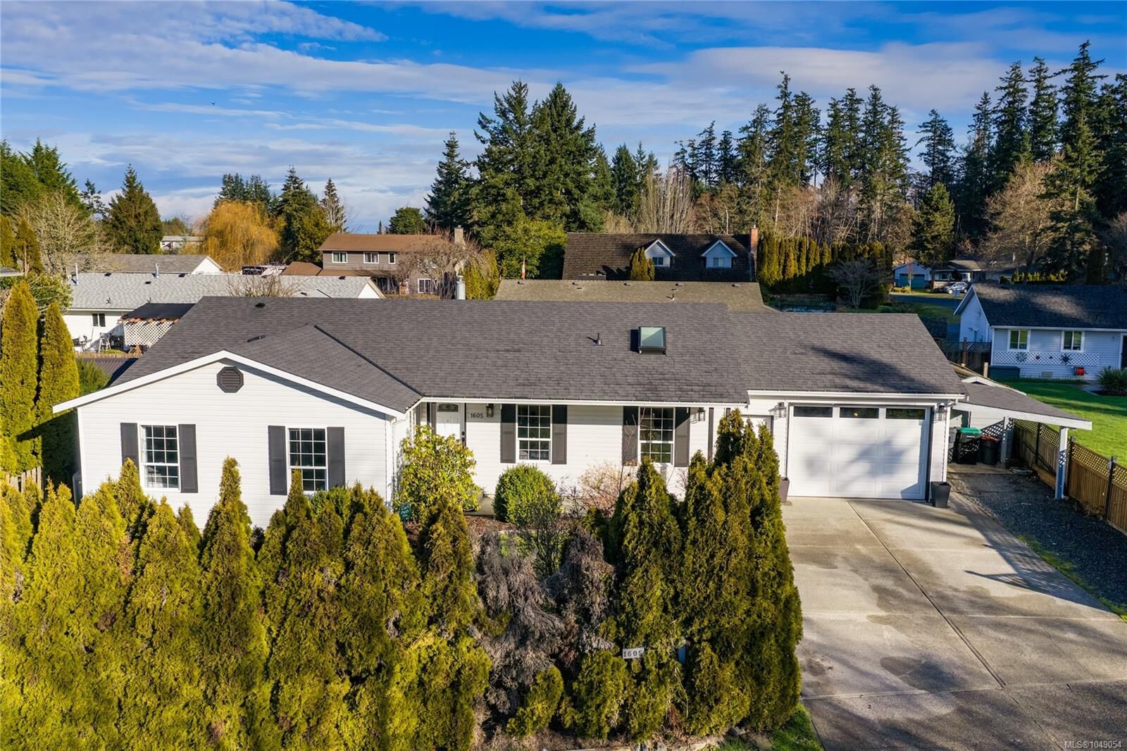 Property Photo:  1605 Sharon Pl  BC V9P 1Y7 