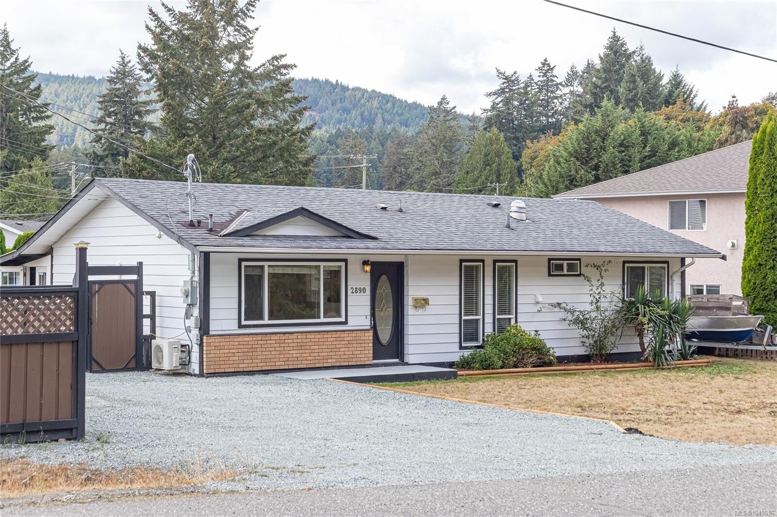 Property Photo:  2890 Canyon Park Pl  BC V9B 4Z4 