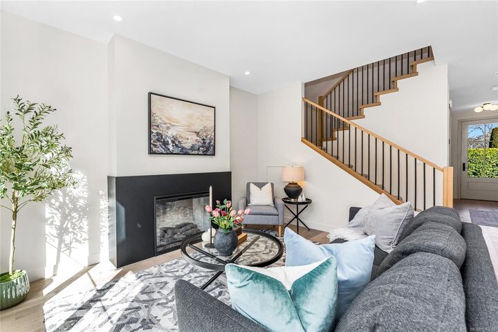 Property Photo:  3333 Henderson Rd #3  BC V8P 5A5 