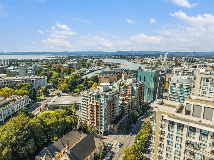 Property Photo: 737 Humboldt St #S305 BC V8W 4A4