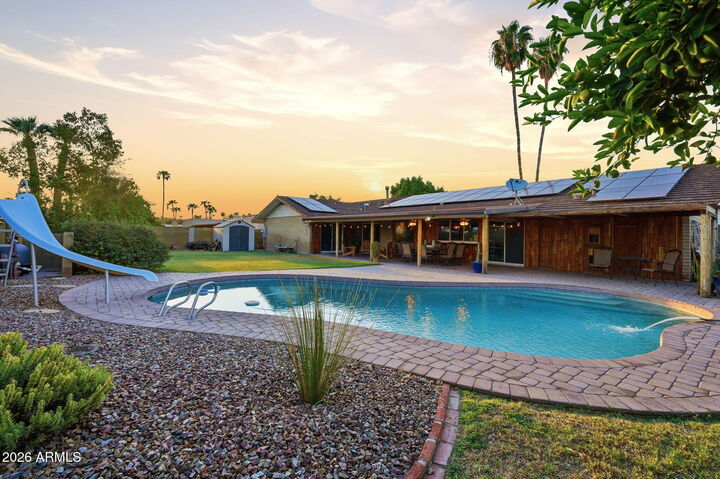 Property Photo: 19 E Canterbury Court AZ 85022