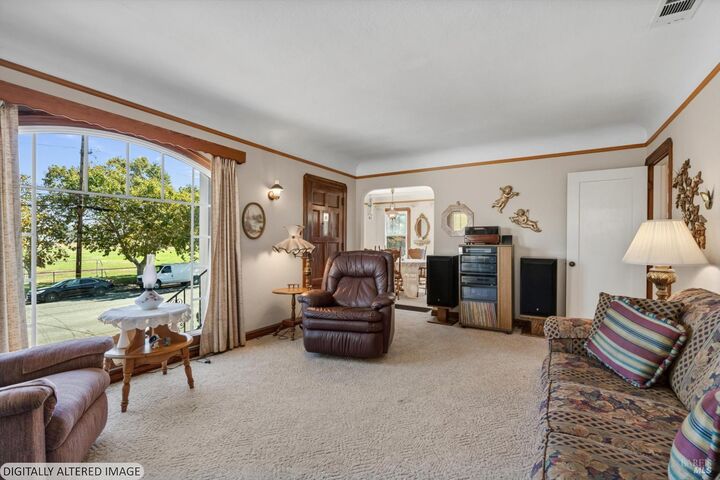 Property Photo:  