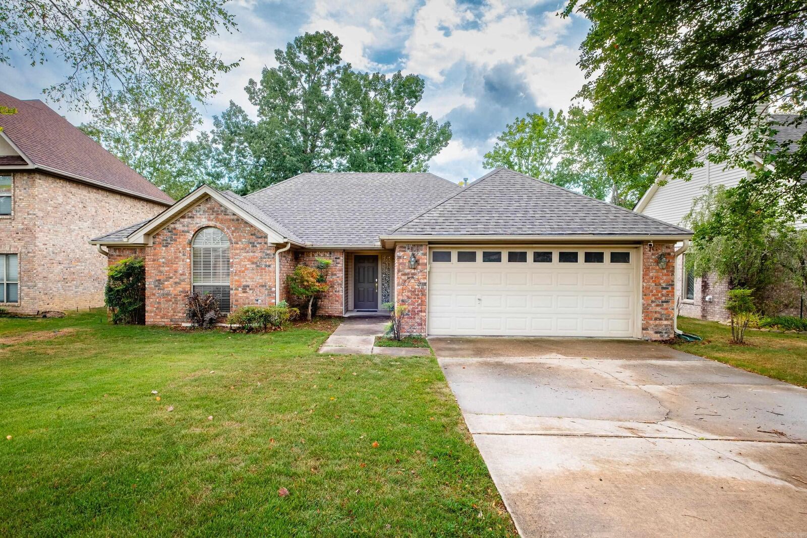 Property Photo: 210 Chantilly Circle AR 72113