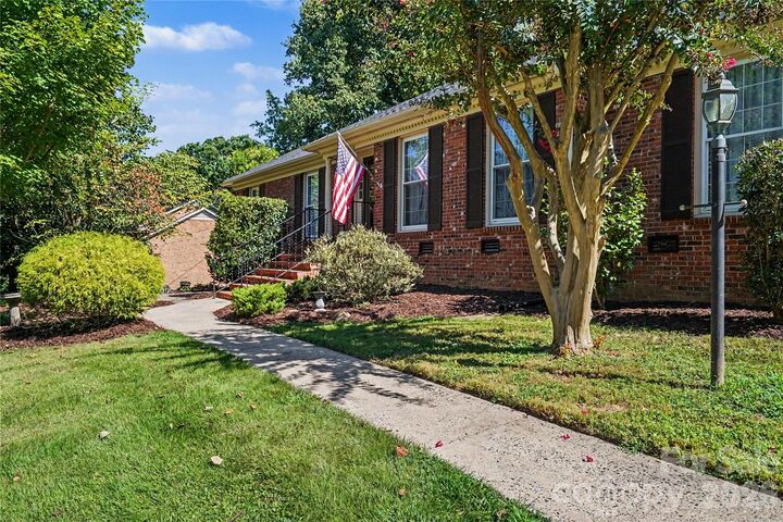 Property Photo: 2610 Tattersall Drive NC 28210