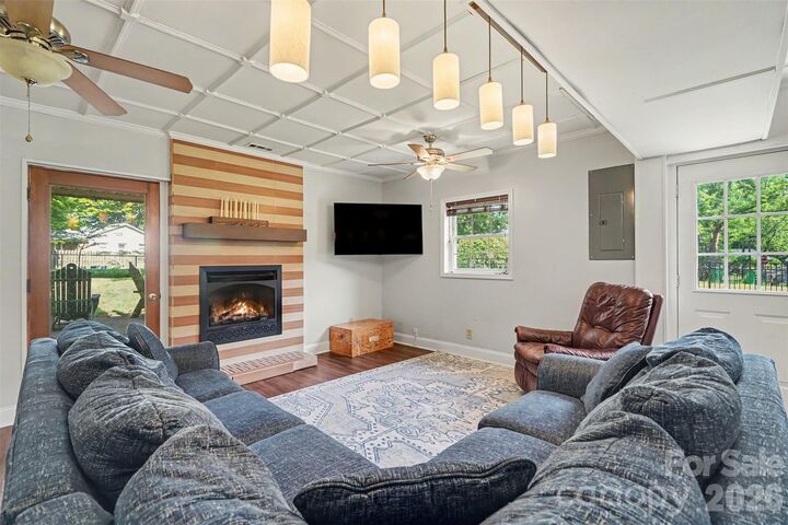 Property Photo:  6910 Wrentree Drive  NC 28210 