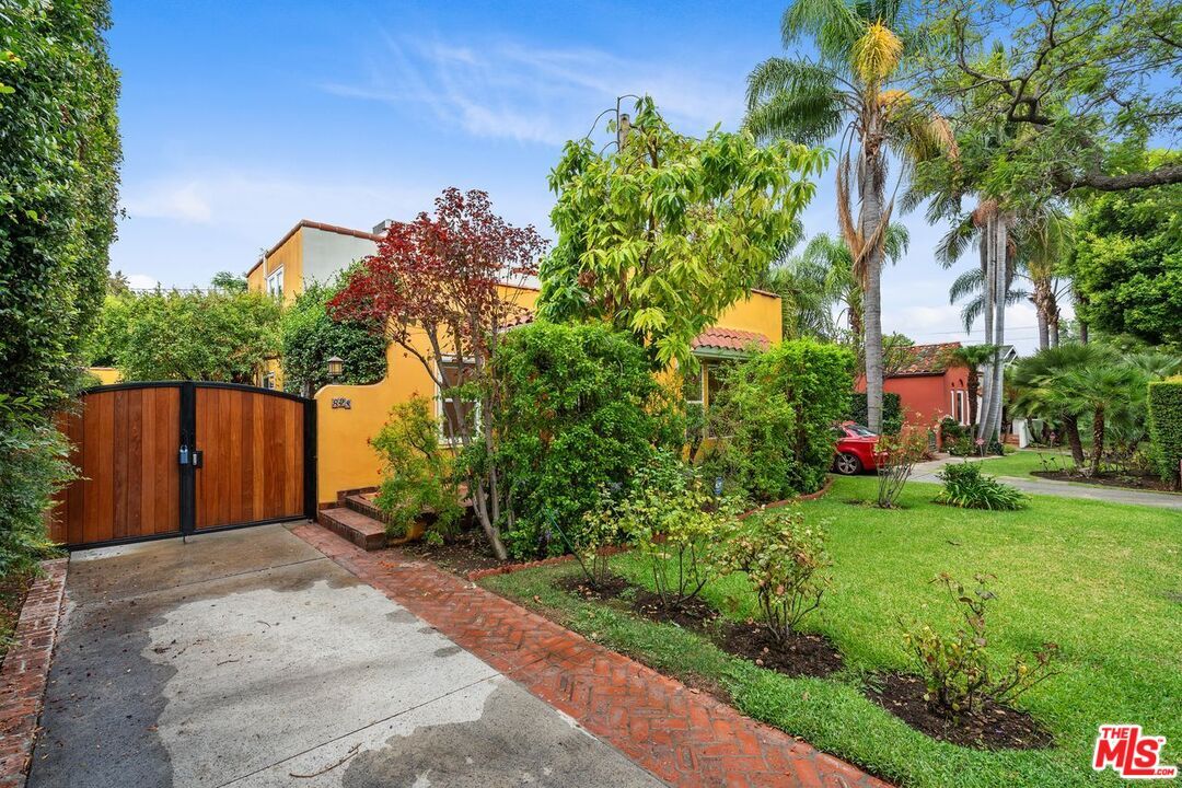 Property Photo: 828 N Crescent Heights Blvd CA 90046