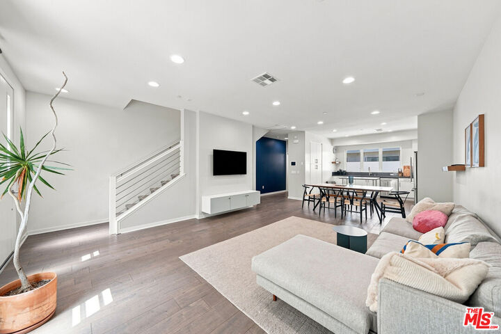 Property Photo:  2928 Rowena Ave, Unit 3  CA 90039 