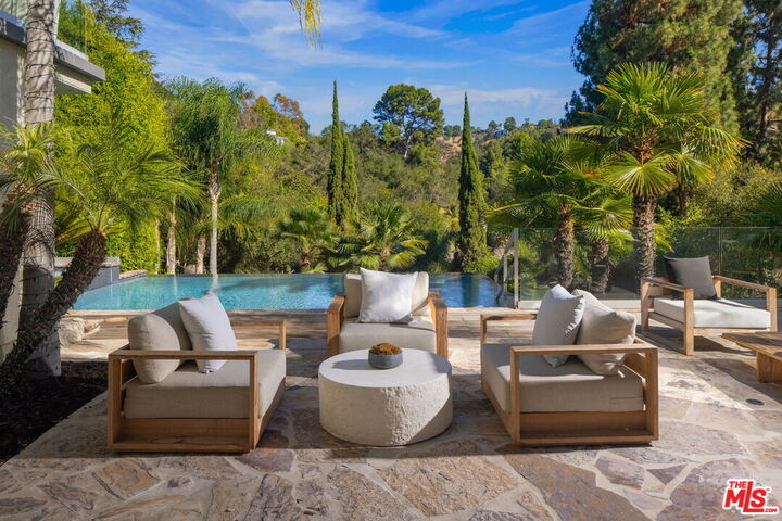 Property Photo: 2731 Hutton Dr CA 90210