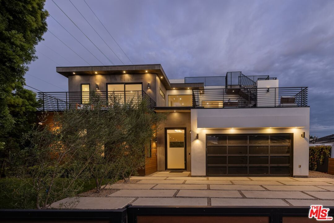 Property Photo:  1390 Morningside Way  CA 90291 