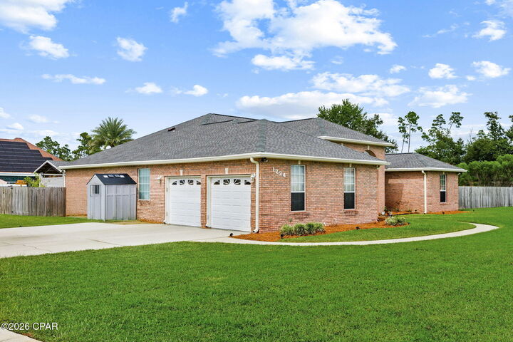 Property Photo: 1224 Dundee Lane FL 32444