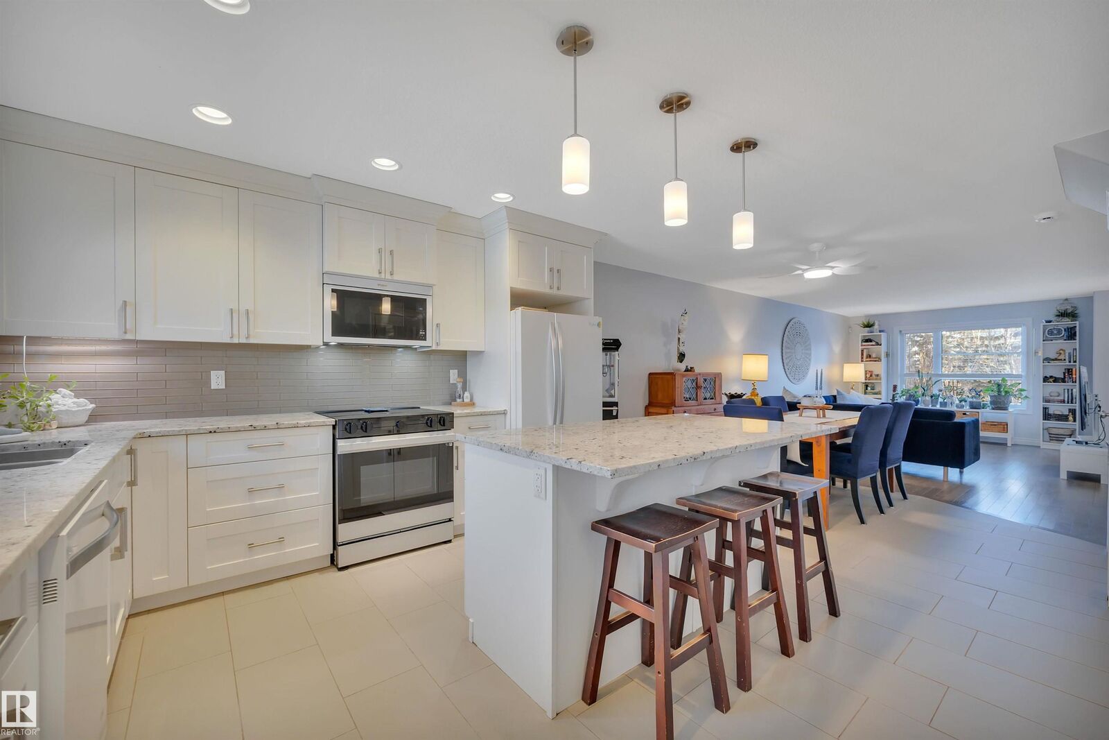 Property Photo:  11234 105 Street NW  AB T5G 2M5 