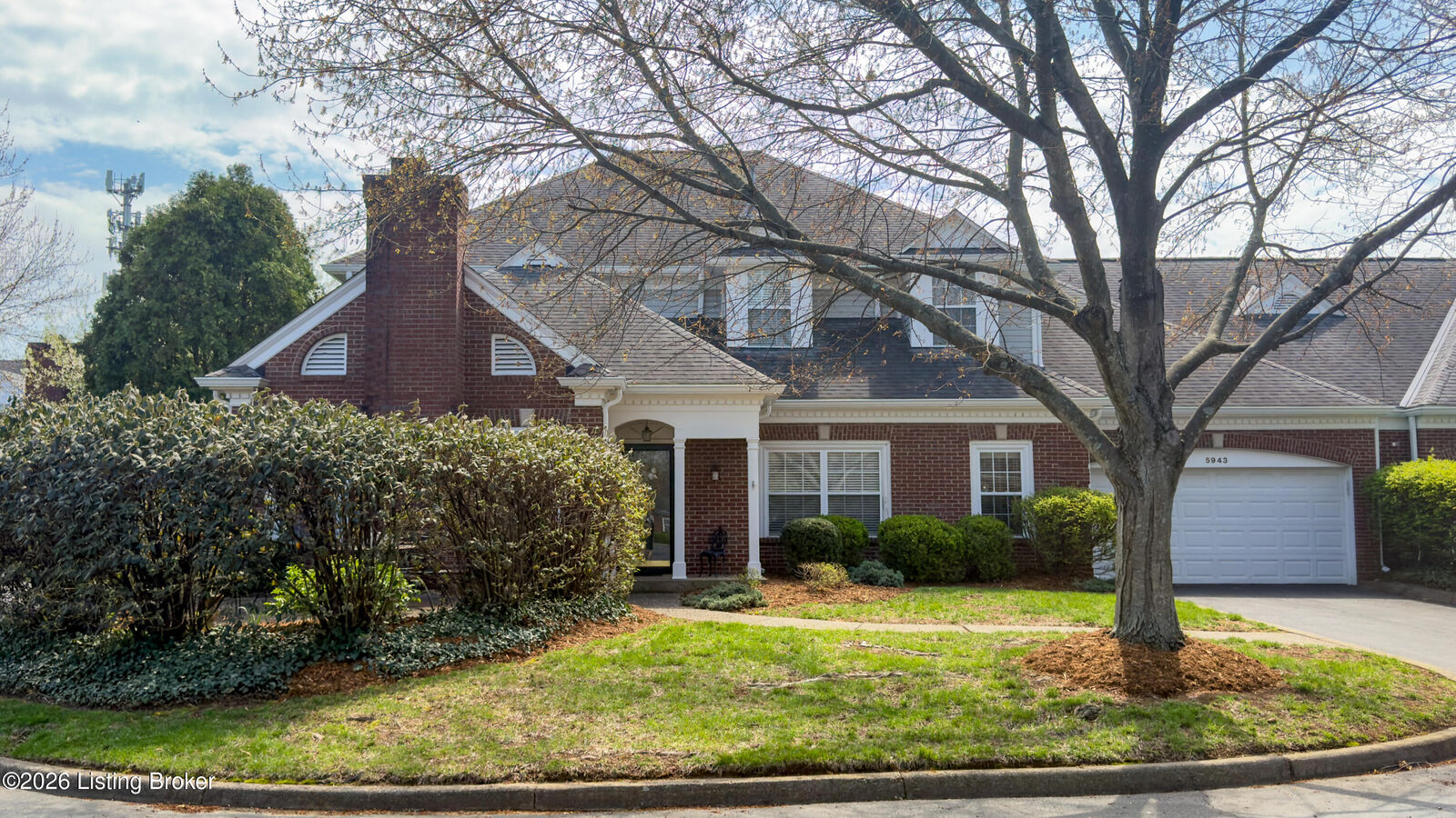 Property Photo: 5943 Ashwood Bluff Dr KY 40207