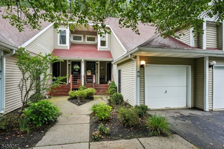 Property Photo:  25 Ridgeview Ter  NJ 07438 
