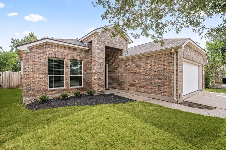 Property Photo:  1803 Kessler Park Court  TX 77047 