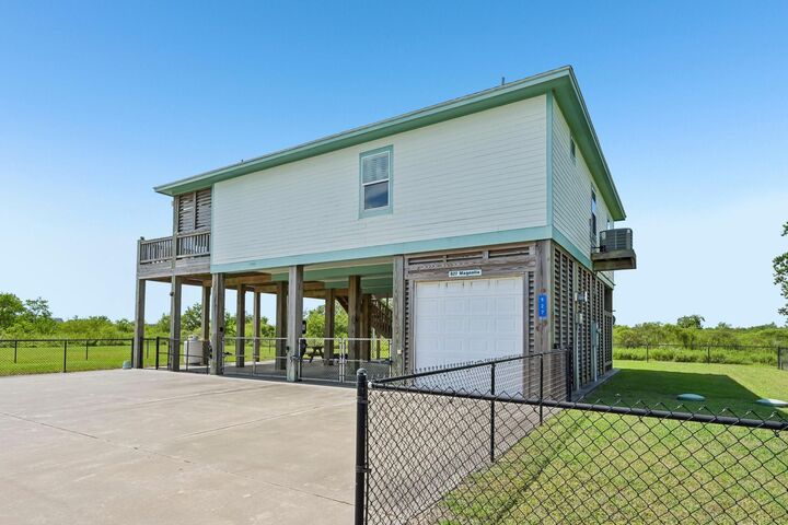 Property Photo:  927 Magnolia Lane  TX 77650 