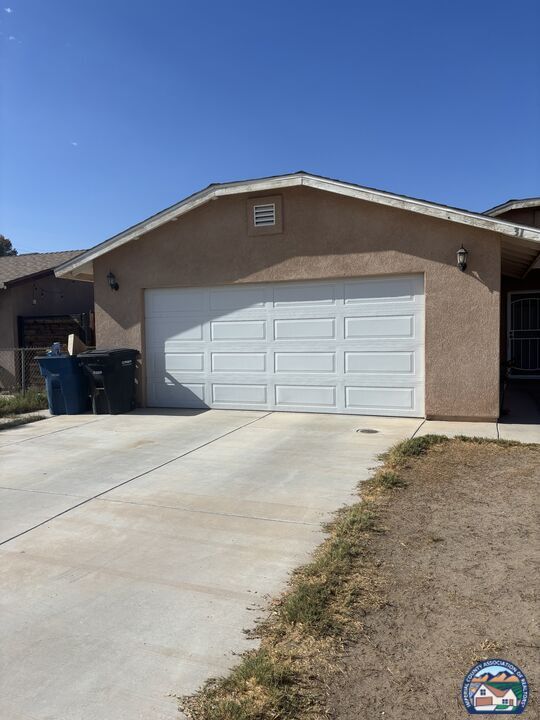 Property Photo: 331 E 5th St CA 92281