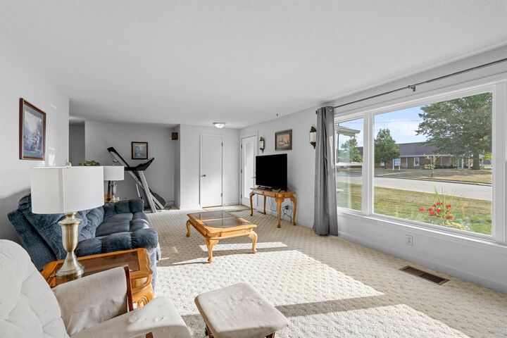 Property Photo:  524 8th Ave NE  IA 50662 