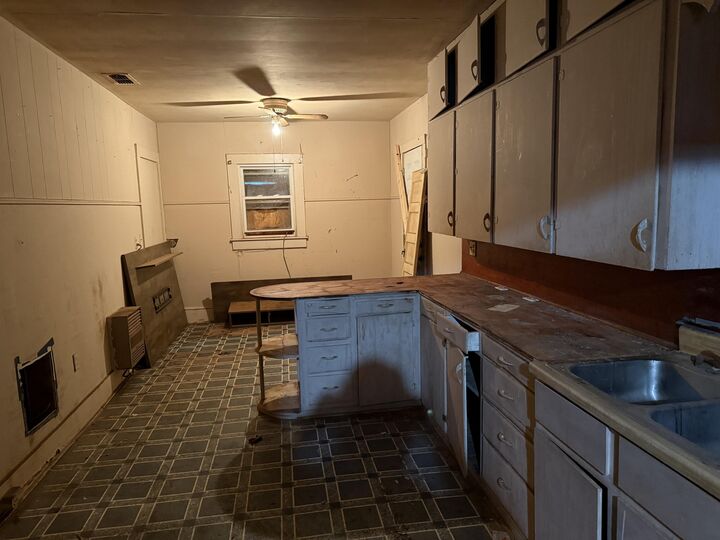 Property Photo:  430 S Emerald  TX 79322 