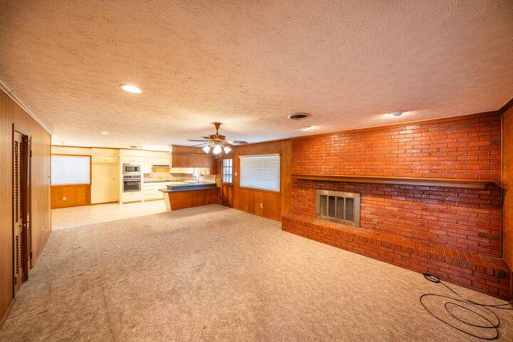 Property Photo: 6103 Nashville Avenue TX 79413