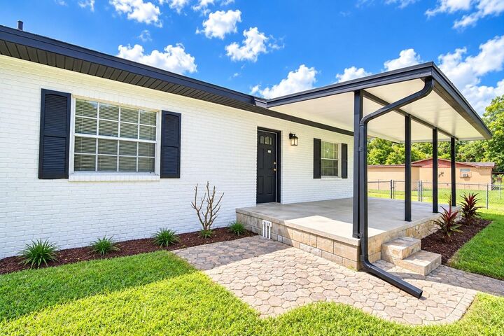 Property Photo:  3225 Oakland Road N  FL 33801 