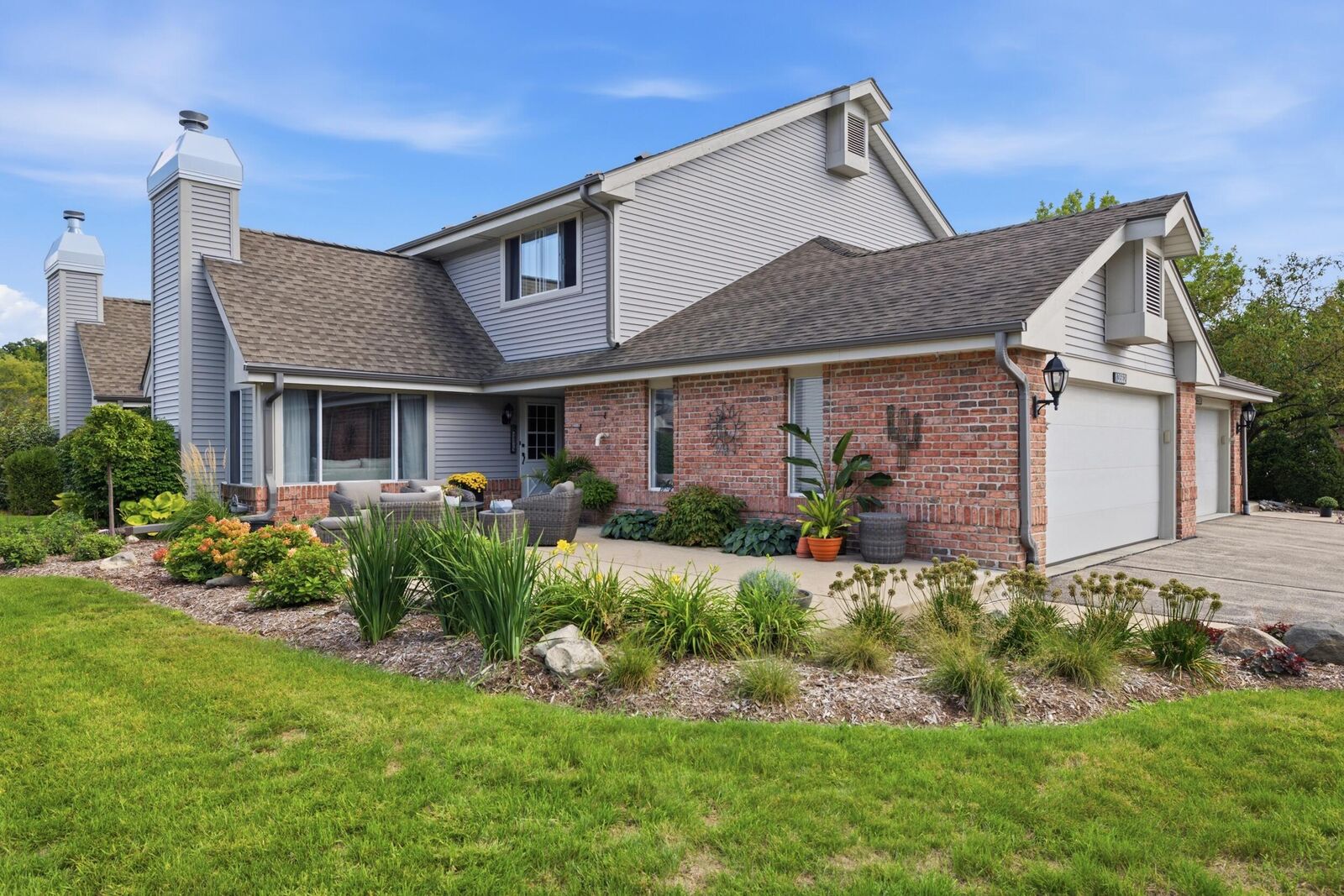 Property Photo: 13562 W Fountain Ct WI 53151