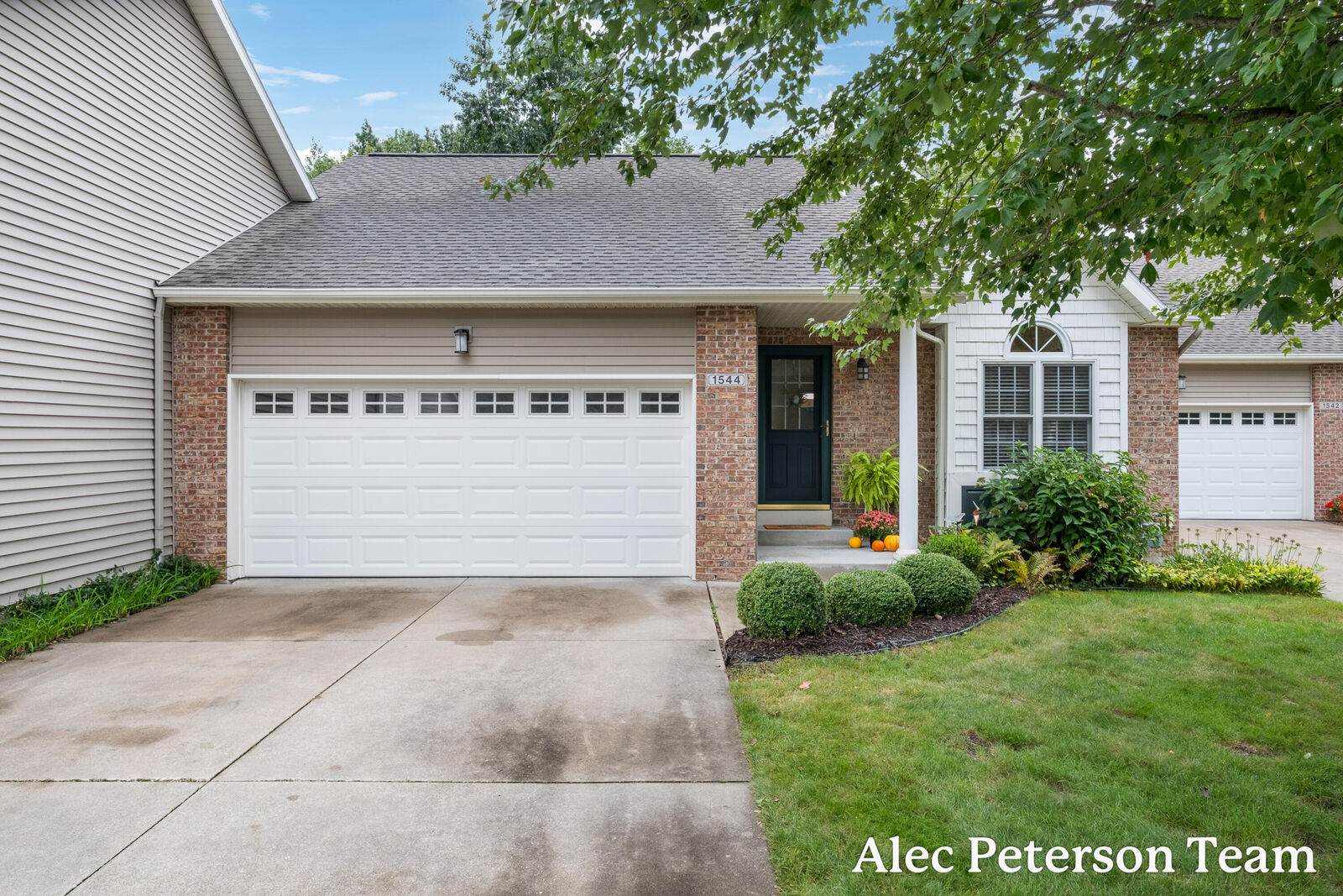 Property Photo: 1544 Beechtree Commons MI 49417