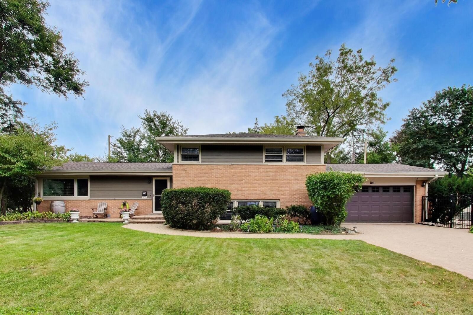 Property Photo:  103 S Windsor Drive  IL 60004 