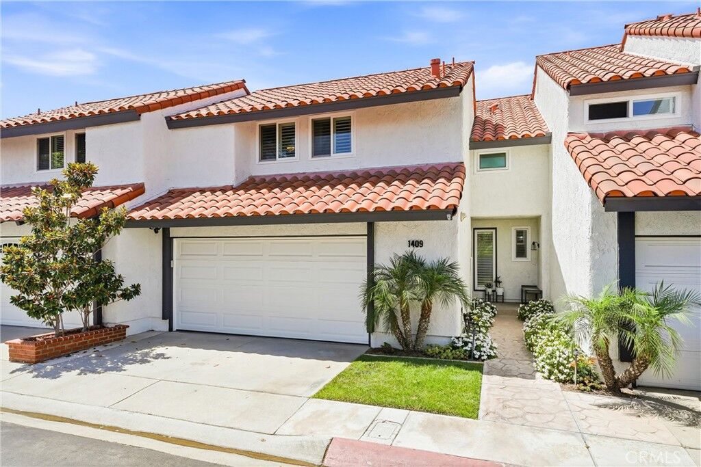 Property Photo:  1409 Arch Lane  CA 92648 