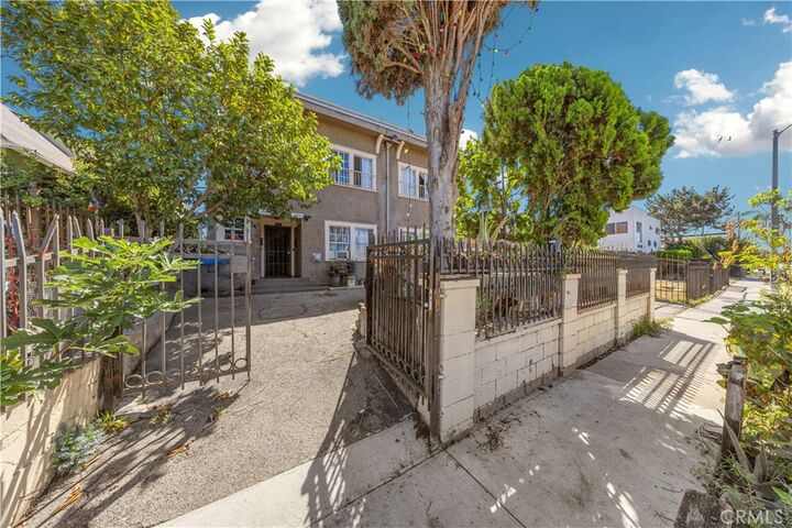Property Photo:  1528 2nd Avenue  CA 90019 