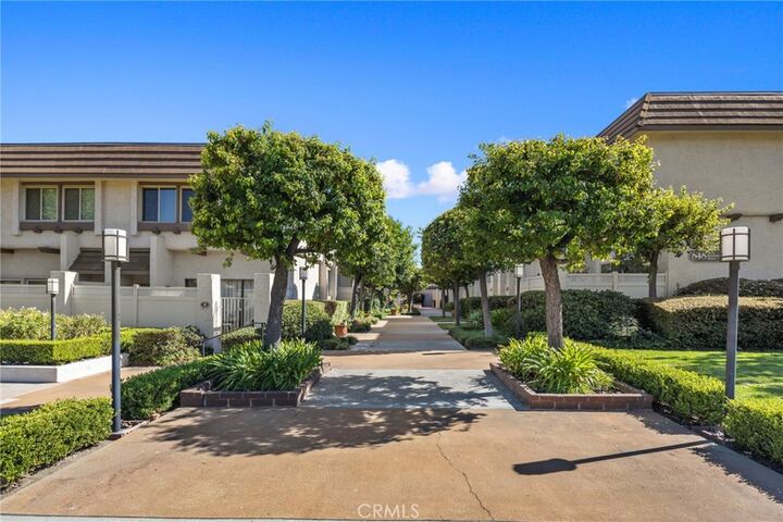 Property Photo: 848 W Huntington Drive 18 CA 91007