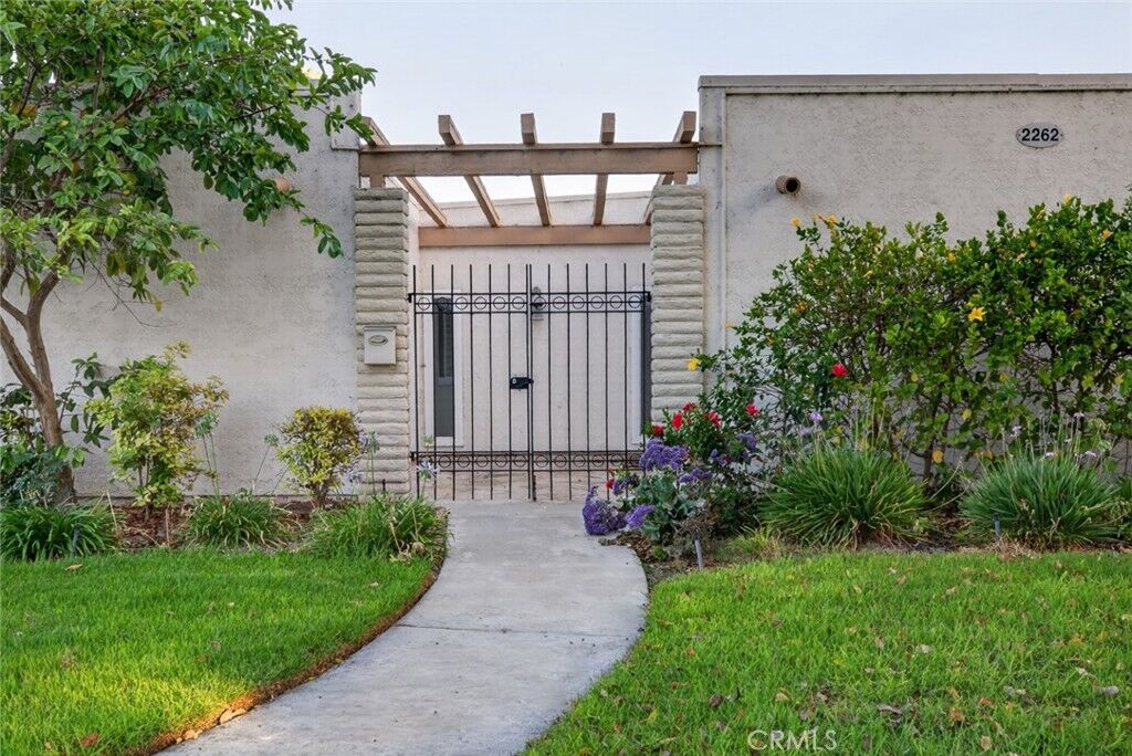 Property Photo:  2262 Via Puerta D  CA 92637 