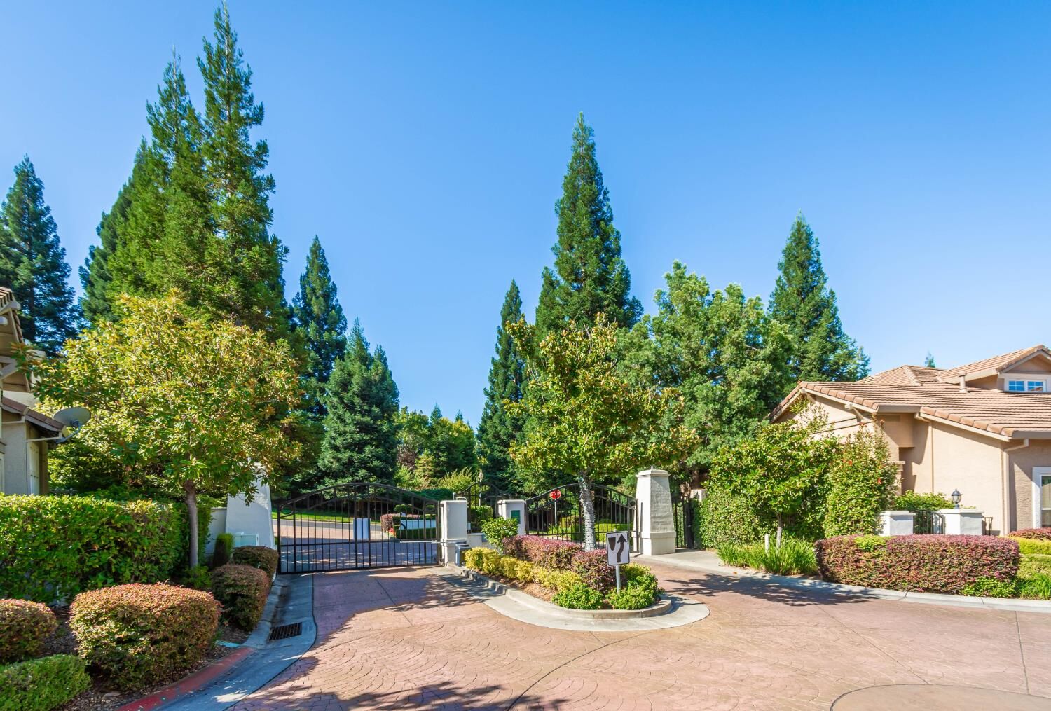 Property Photo: 9925 Villa Granito Lane CA 95746