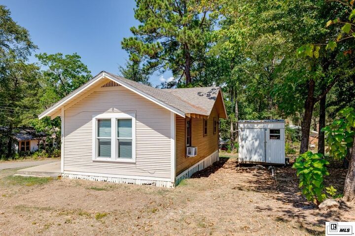 Property Photo:  512 W Jackson Street  LA 71241 