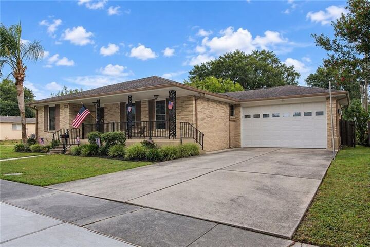 Property Photo: 4105 Neyrey Drive E LA 70002