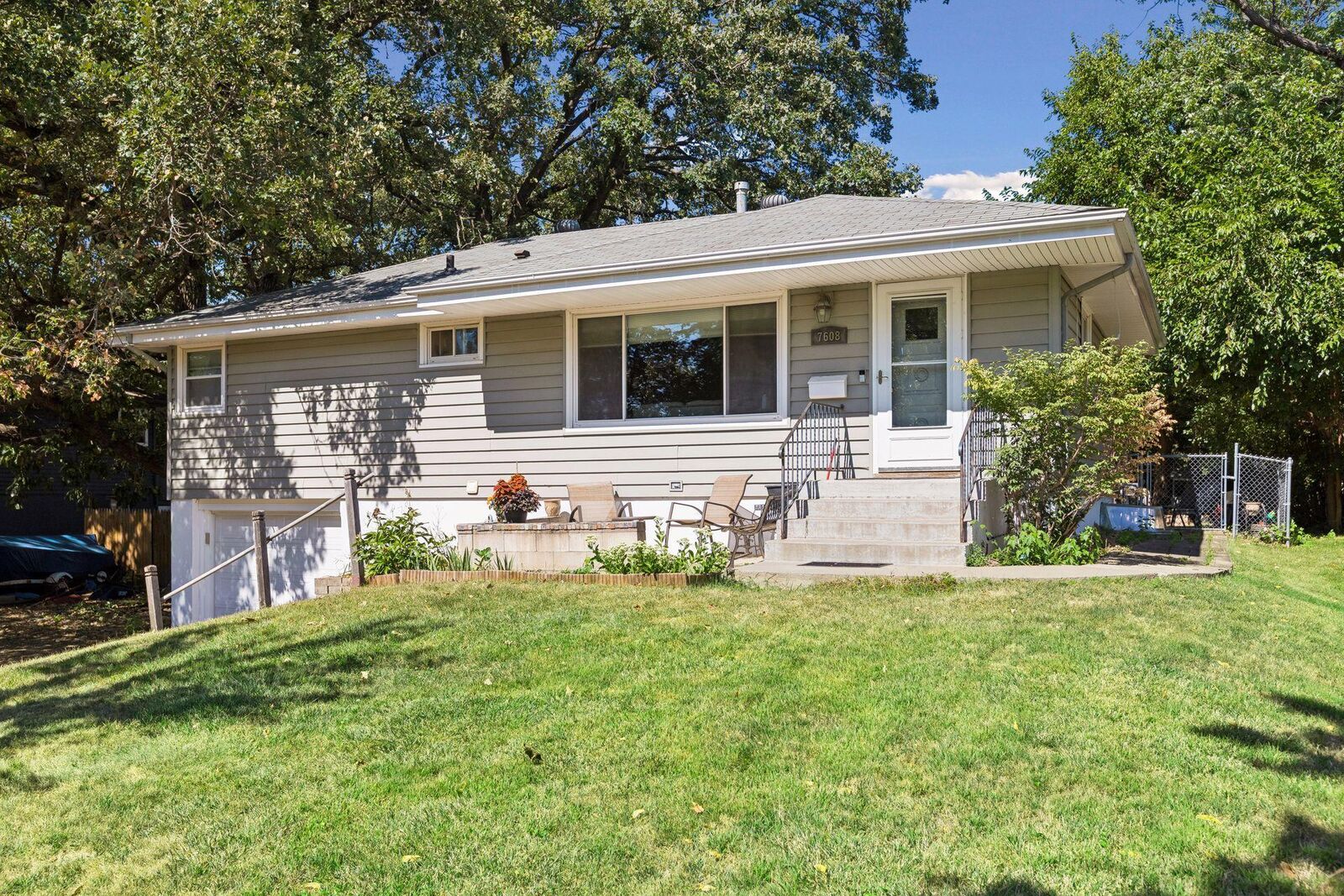 Property Photo: 7608 Viewcrest Lane MN 55427