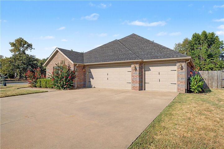 Property Photo: 2908 N 18th Street AR 72756