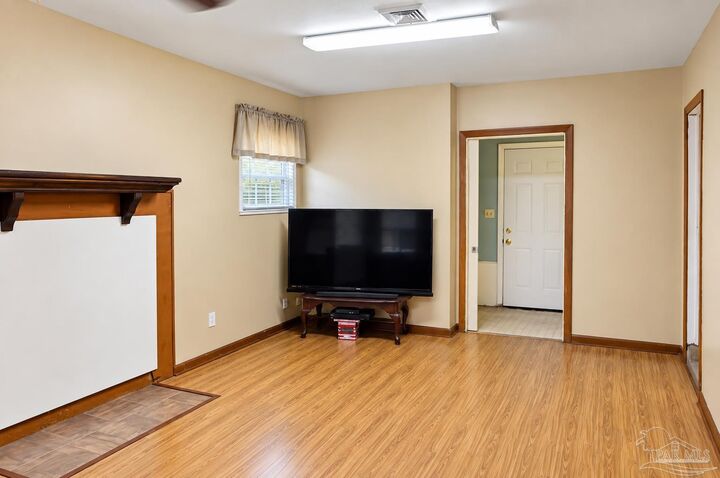 Property Photo: 7151 McAdam Ct FL 32504