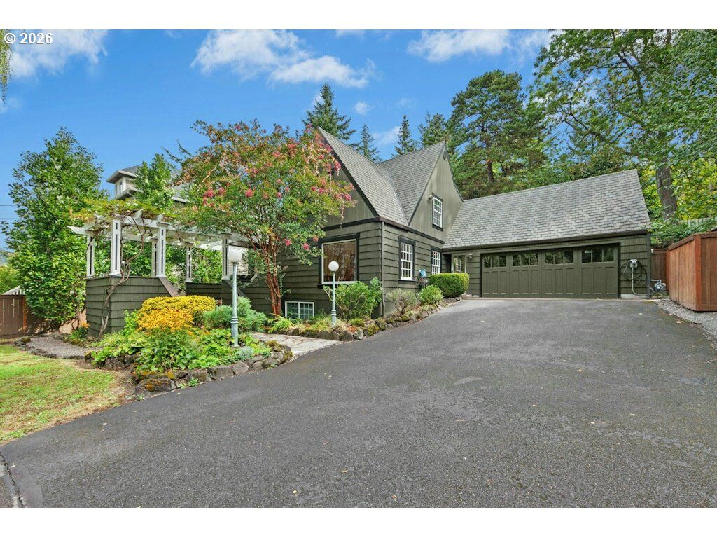 Property Photo:  5616 SW 42nd Ave  OR 97221 
