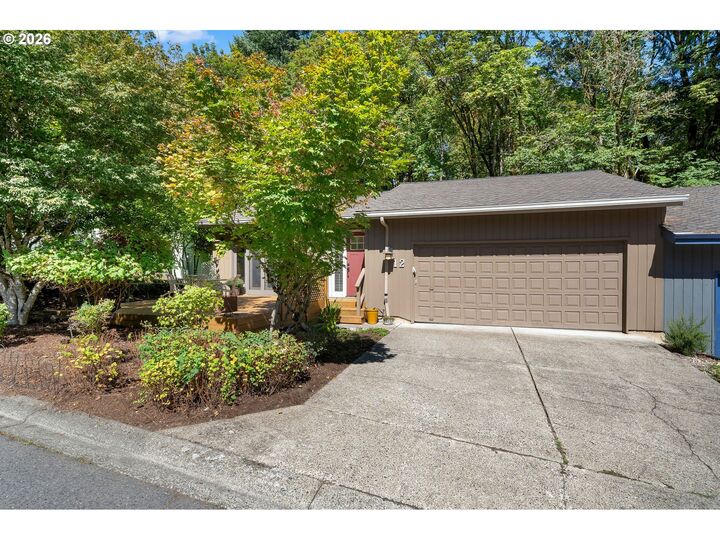 Property Photo: 12 Mountain Cir OR 97035