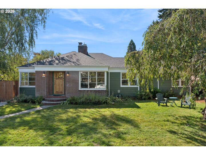 Property Photo:  7920 SE Hawthorne Blvd  OR 97215 