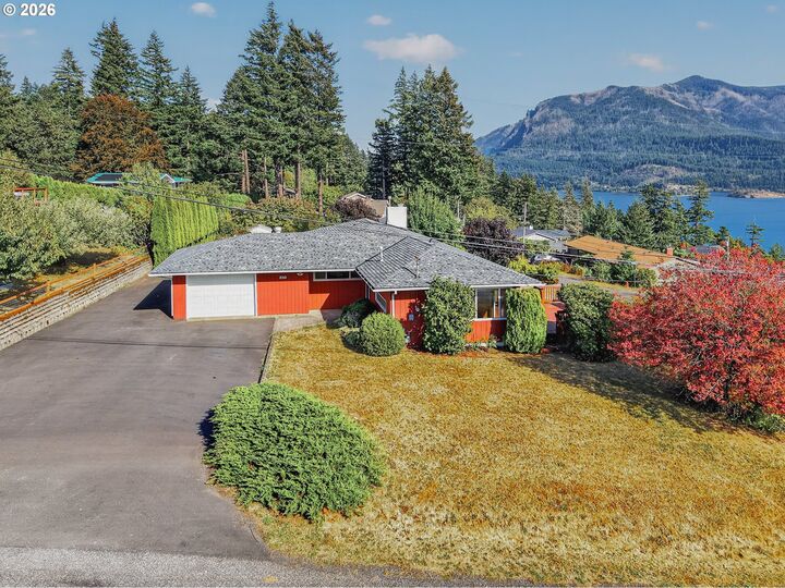 Property Photo: 530 NE Oak St WA 98648
