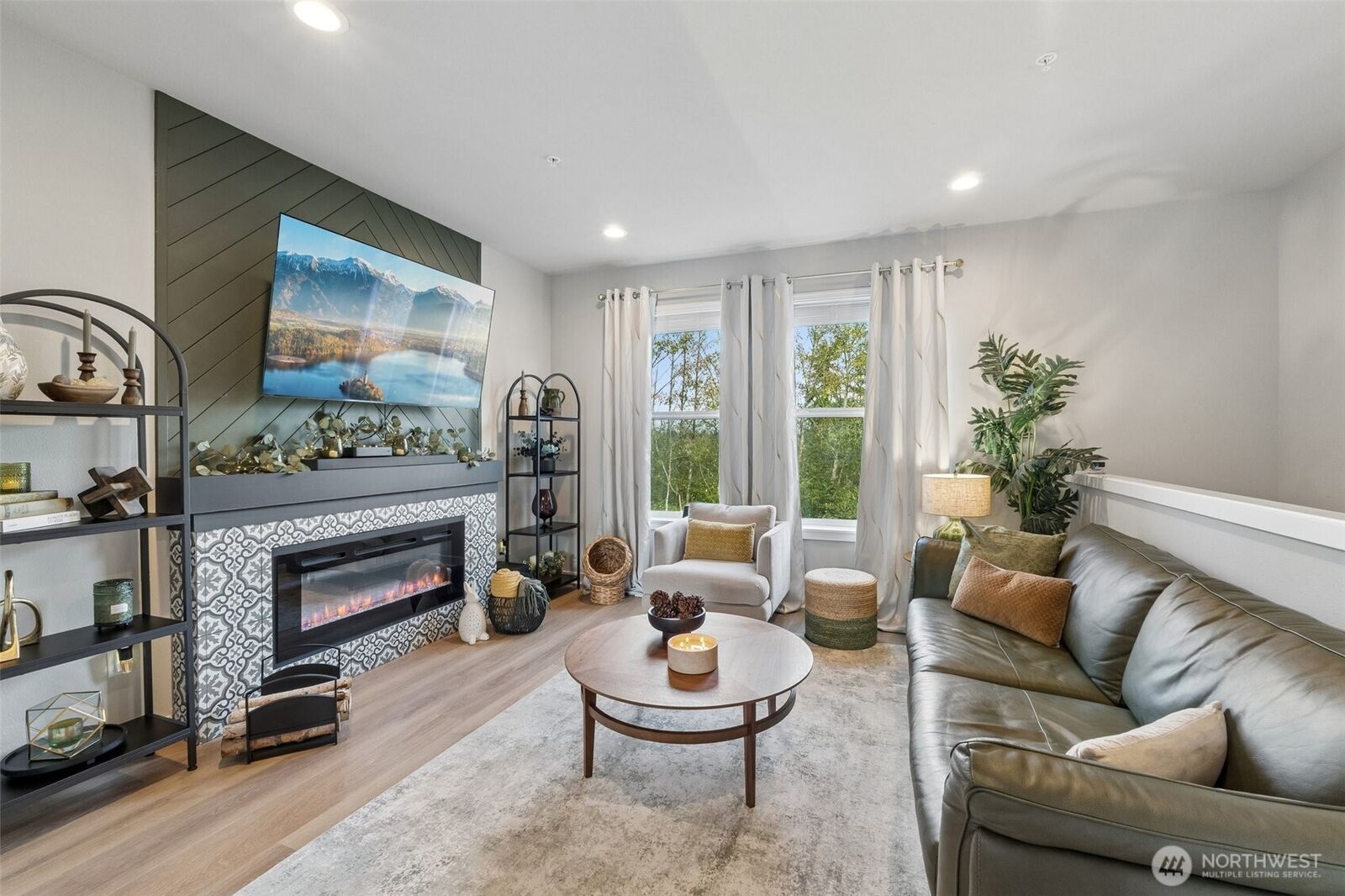 Property Photo:  3123  148th Street SW D4  WA 98087 