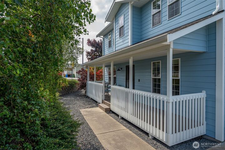Property Photo:  1589 SW Victory Street  WA 98277 