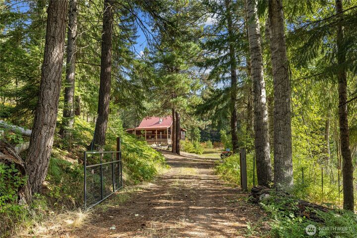 Property Photo:  760  Wagon Wheel Rd.  WA 98922 