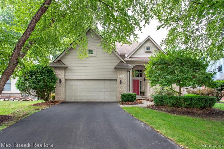 Property Photo:  4741 Woodbine Circle  MI 48323 