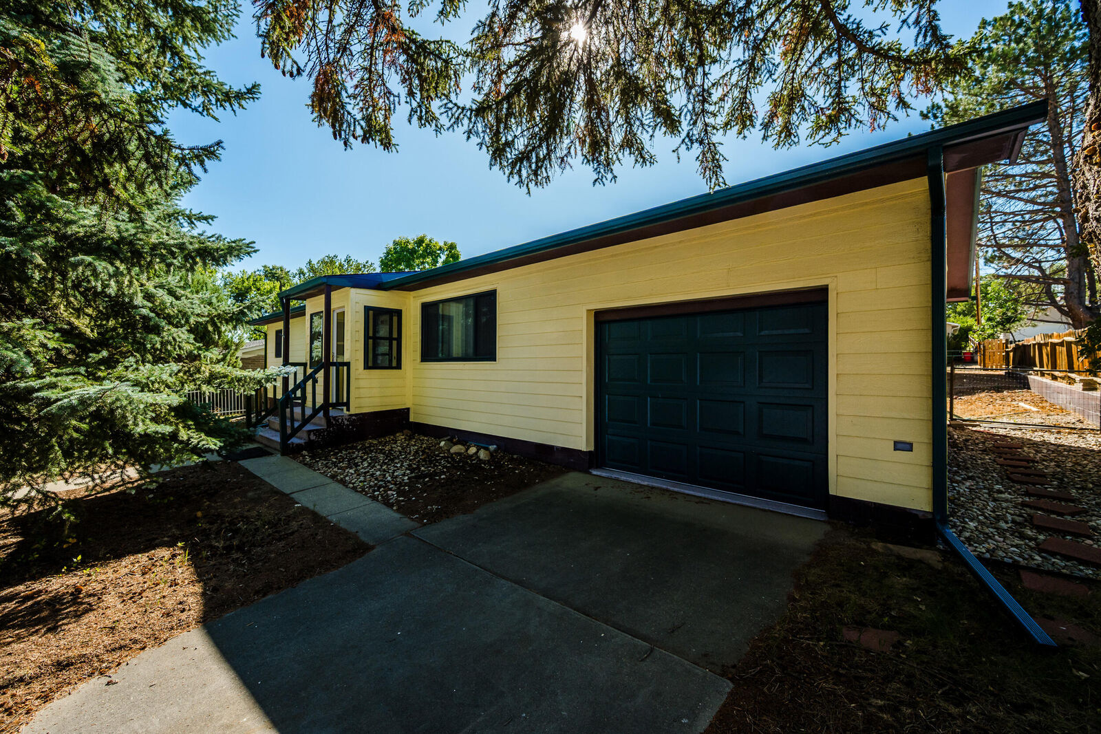 Property Photo: 1016 N Burritt Avenue WY 82834