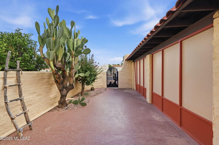 Property Photo:  678 W Placita Nueva  AZ 85614 
